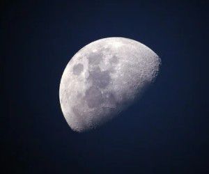 WHAT DOES IT MEAN TO DREAM OF SEEING THE MOON